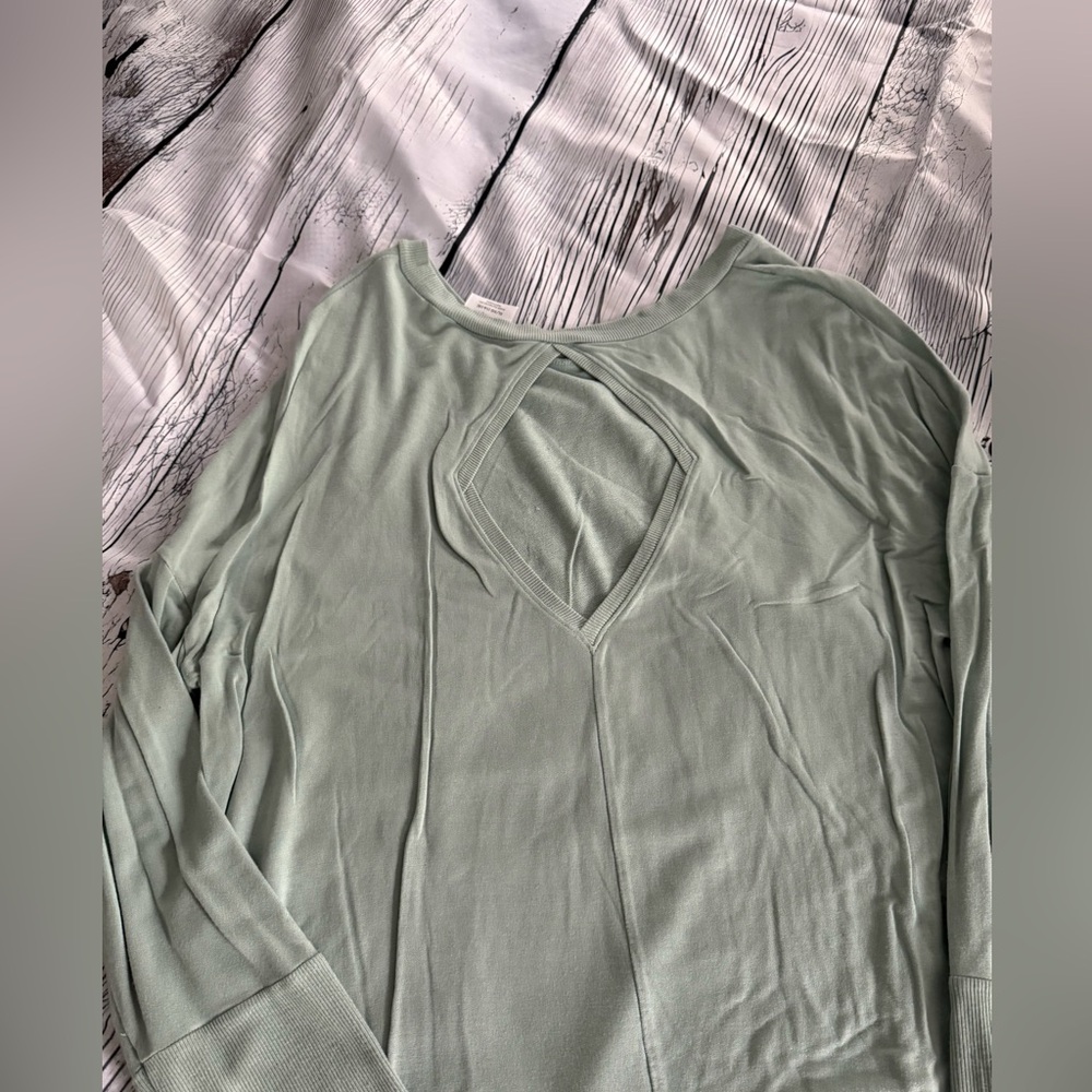 Danskin Now Light Green Women's Blouse
Diamond opening in the back of shirt